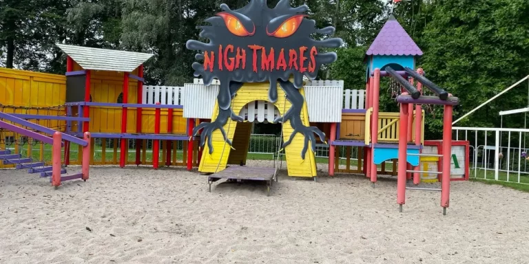 [Foto’s] Walibi Holland bouwt verder aan vernieuwde scare zone Nightmares