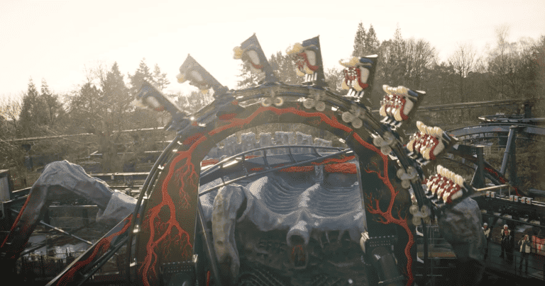 Alton Towers opent Nemesis Reborn, wachtrij van 4,5 uur