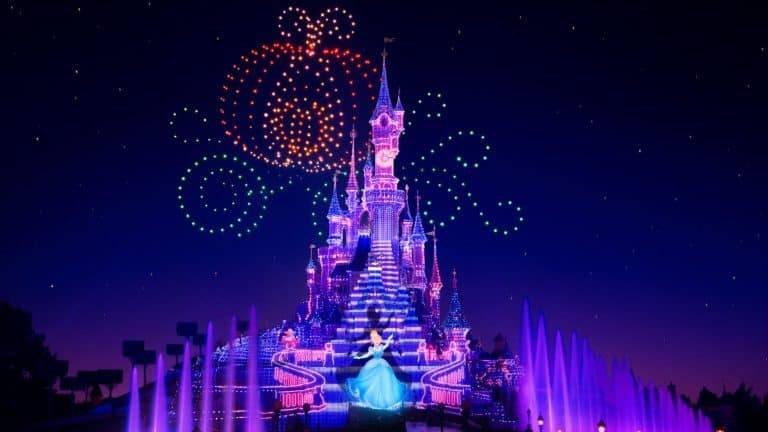 Ontdek de nieuwste avondshow van Disneyland Paris vol met drones, lasers en projecties