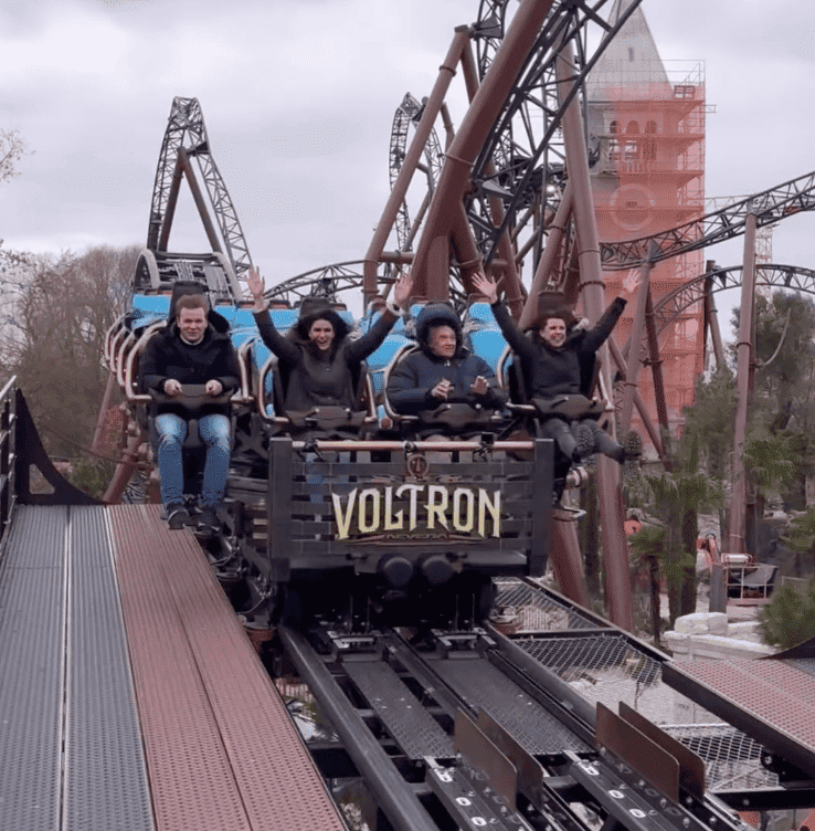 Eerste bemande rit Voltron achtbaan in Europa-Park