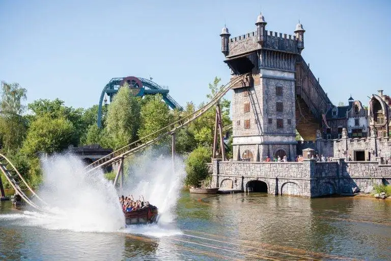 Efteling brengt nieuwe pin uit van De Vliegende Hollander