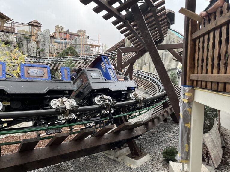 Europa-Park gestart met testritten op vernieuwde Alpine Coaster