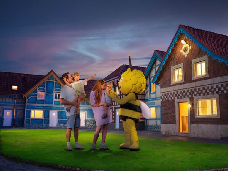 Plopsa onthult eerste beelden van Plopsaland Village, villa’s nu te boeken voor aankomende kerstvakantie