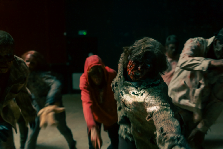 Gigantische zombie game in verlaten winkelcentrum Nederland