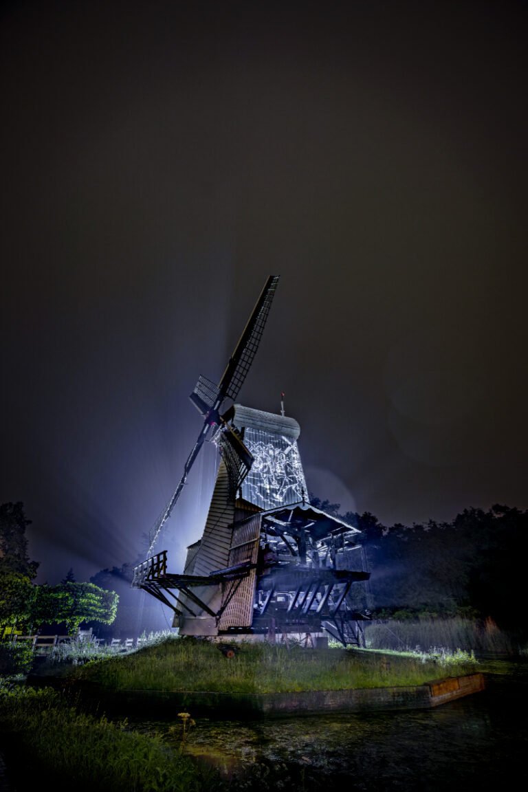 Eerste editie lichtwandeling ‘Uitgelicht’ over de Tweede Wereldoorlog in het Nederlands Openluchtmuseum