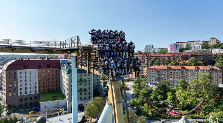 Senioren vestigen in Liseberg een wereldrecord: hoogste gemiddelde leeftijd tijdens een achtbaanrit