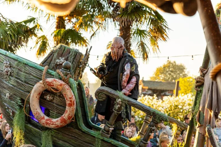 [Video] Zo ziet de vernieuwde parade van Toverland eruit tijdens de Halloween Nights