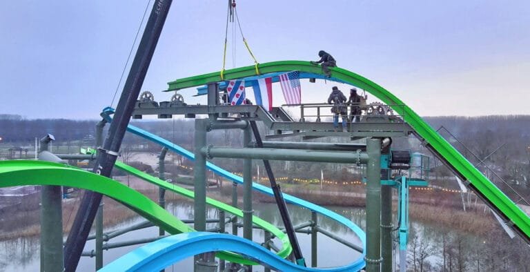 Achtbaan YOY bereikt hoogste punt in Walibi Holland