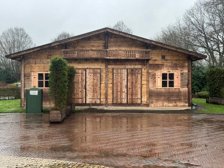 [Foto’s] Efteling plaatst tijdelijke vervanger souvenirwinkel Efteldingen