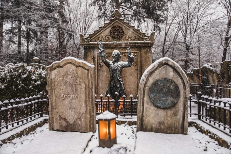 [Foto’s] Witte Efteling: Danse Macabre bedekt in sneeuw