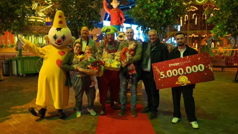 5 miljoenste bezoeker feestelijk ontvangen in Plopsa Indoor Hasselt