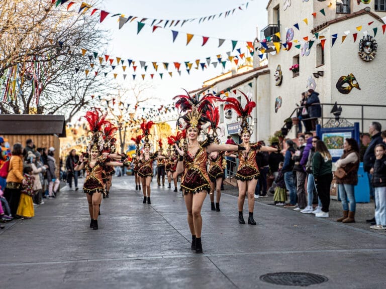 PortAventura World viert carnaval én 30-jarig jubileum met festiviteiten