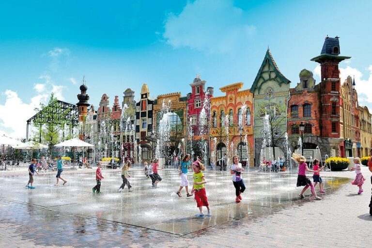 Plopsaland De Panne heeft plannen voor Het Bos van Plop en opent deze zomer het entreeplein na sluitingstijd voor entertainment en horeca