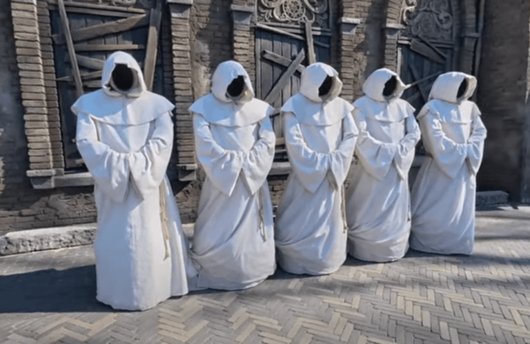 Bijzondere nieuwe act met monniken bij Danse Macabre