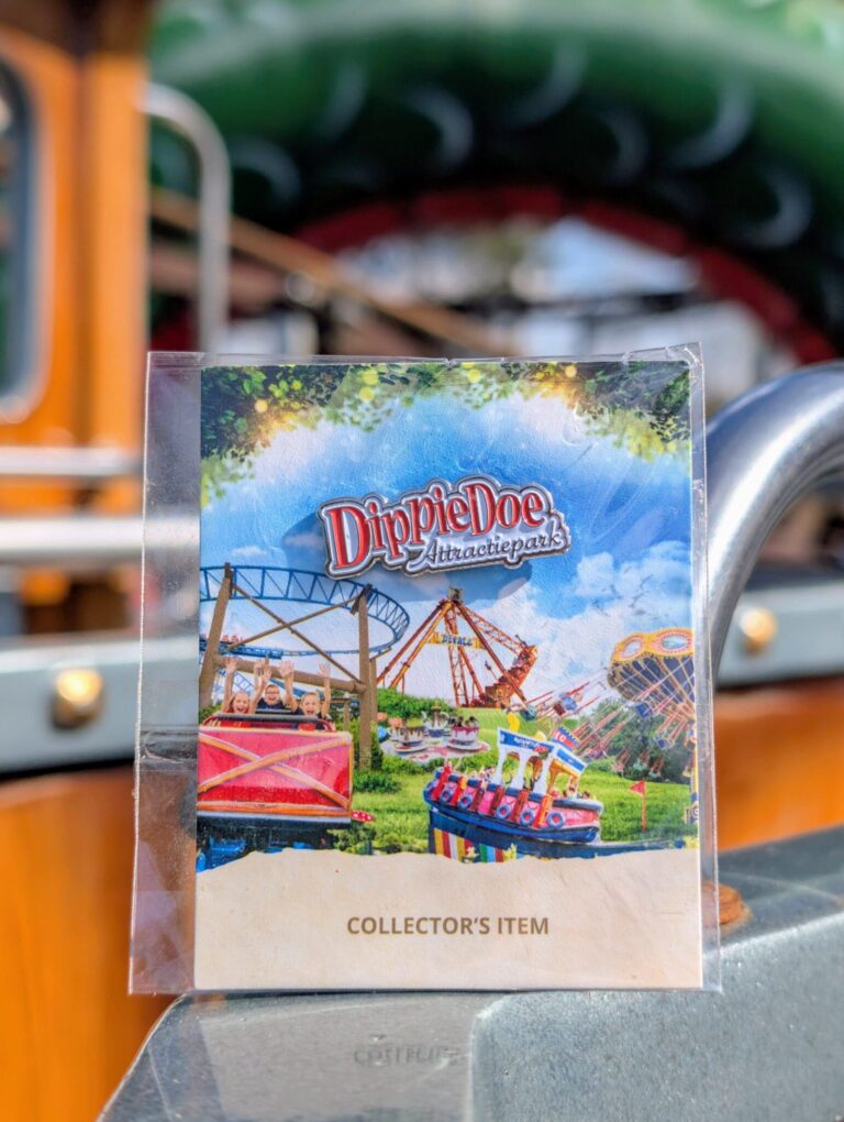 DippieDoe introduceert eerste officiële pretpark-pin