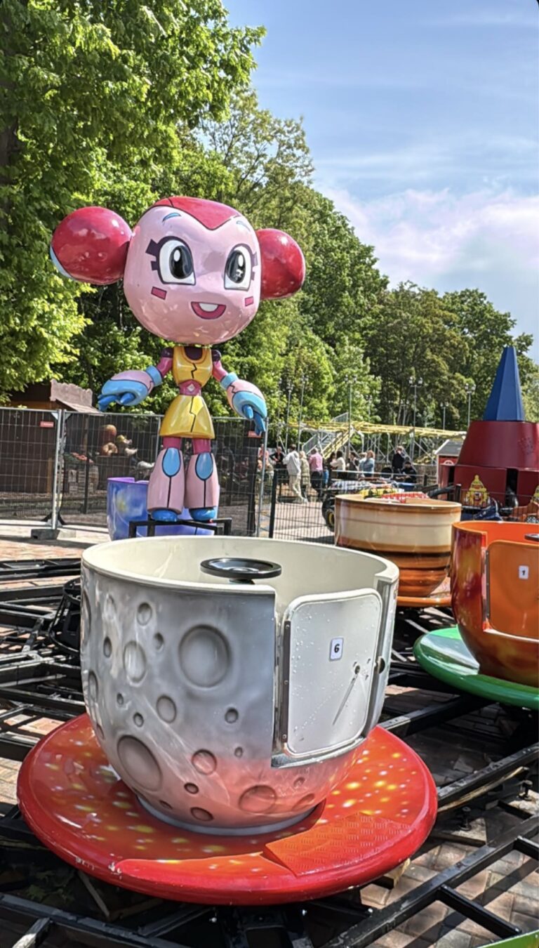 De Waarbeek gestart met opbouw van spinning coaster en theekopjesattractie