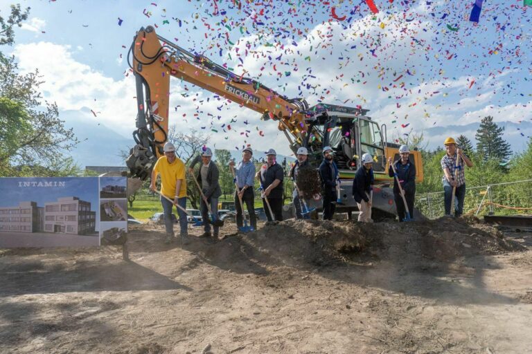 Achtbaanbouwer Intamin werkt aan nieuw pand mét achtbaan-verbinding