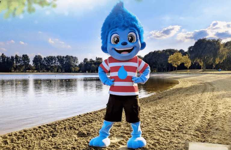 Dippie is de nieuwe mascotte van DippieDoe en brengt eigen merchandise mee