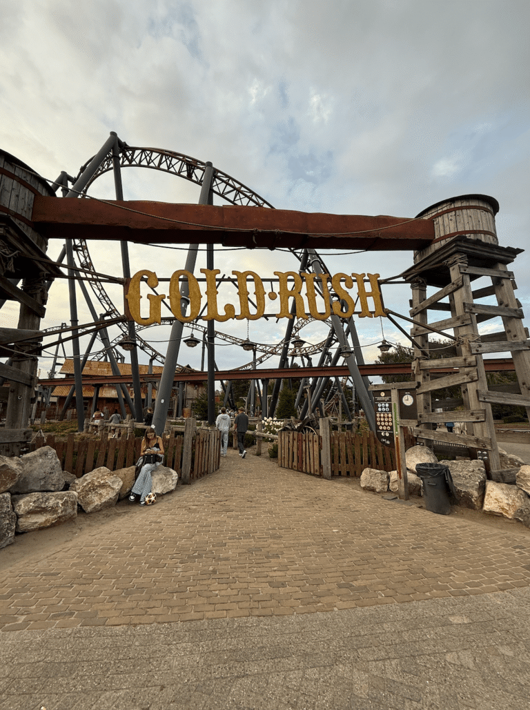 Attractiepark Slagharen werkt mee aan goed doel: drie dagen lang, zeven uur per dag, in drie verschillende attracties zitten