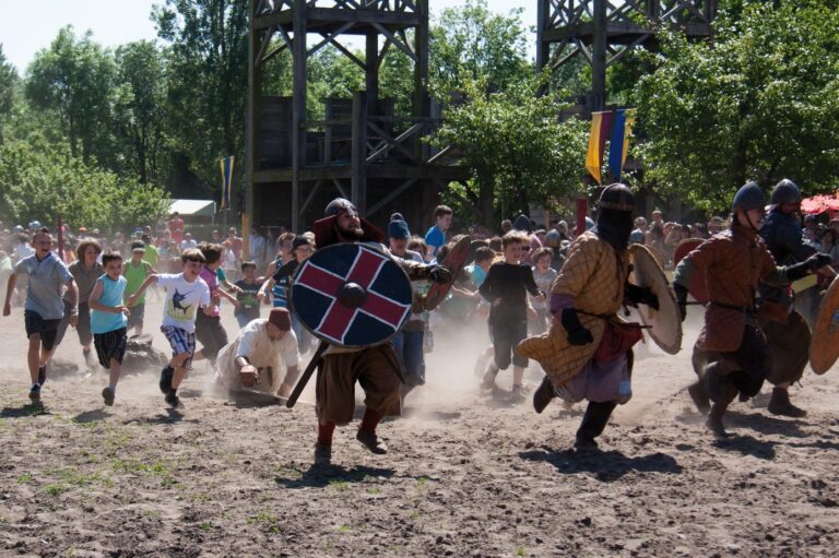 Meer dan 200 Vikingen veroveren Museumpark Archeon tijdens Internationaal Viking Festival