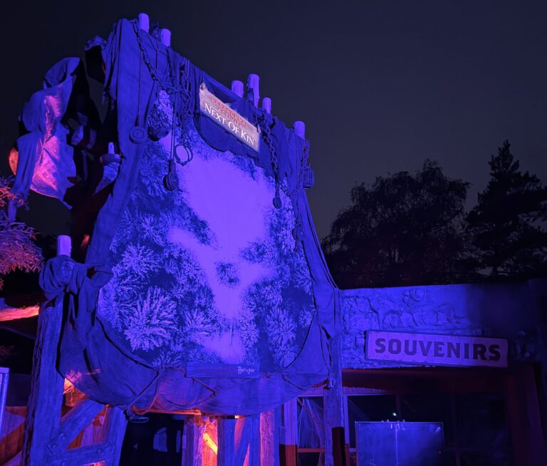 Welke spookhuizen zijn open tijdens Halloween in Bobbejaanland?