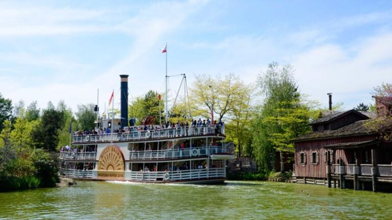 Molly Brown vaart na maandenlange afwezigheid weer in Disneyland Paris