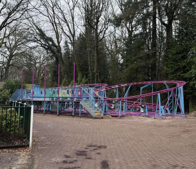 Nieuwe achtbaan Drouwenerzand staat al overeind