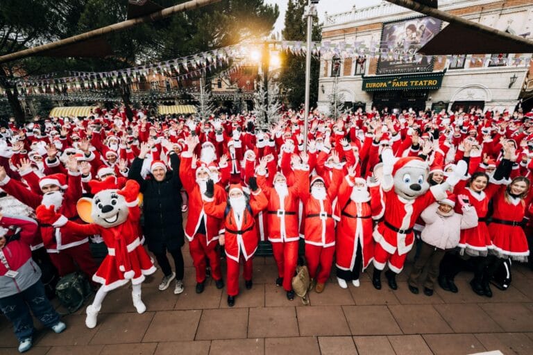 Europa-Park overspoeld door duizenden kerstmannen voor gratis entree