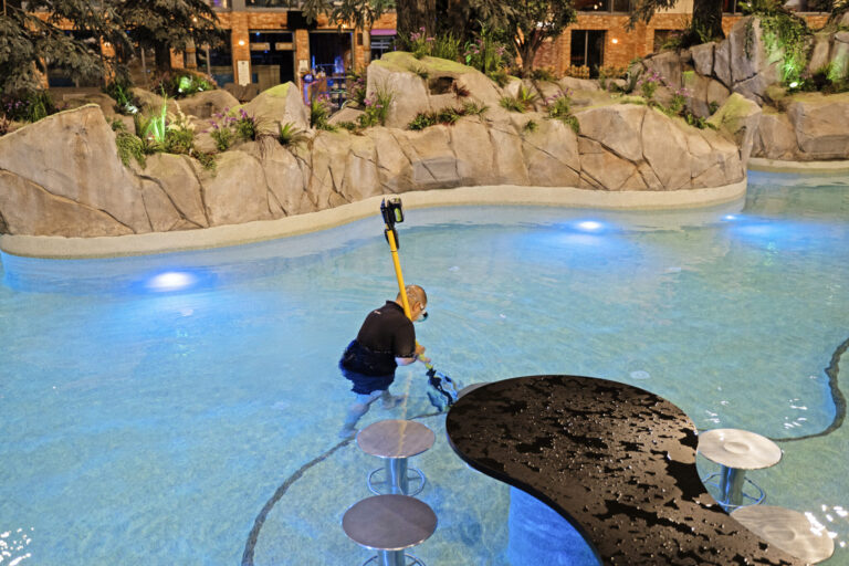 Rulantica in de nacht: zwemparadijs verandert in een grote schoonmaakoperatie