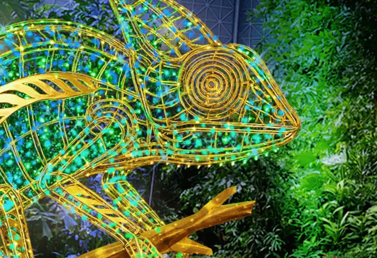 Zwemparadijs Tropical Islands straalt tijdens “Leuchtenden Tropen”: lichtjes, drankjes en een Wave Glow Party