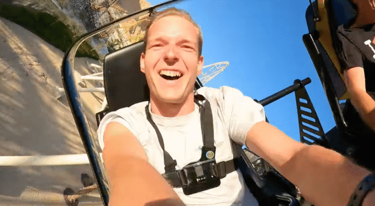 [Video] Nederlanders stappen voor de eerste keer in recordachtbaan Falcon’s Flight: “echt niet normaal”