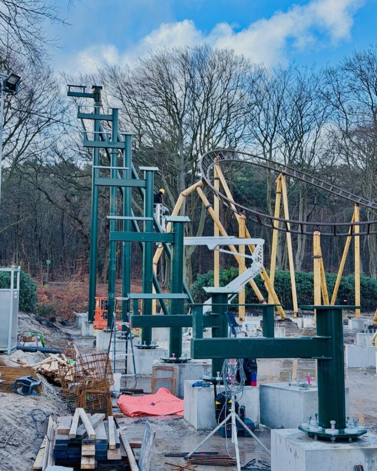 [Foto’s] Duinrell begonnen met opbouw nieuwe Kikkerachtbaan