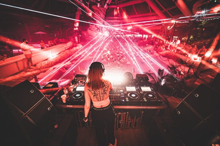 Feesten tot in de nacht: Aqualibi komt met Wave Party