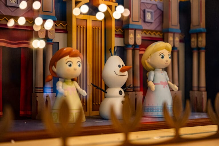 [Foto’s] Disneyland Paris laat glimp zien van interieur nieuwe Frozen-winkel