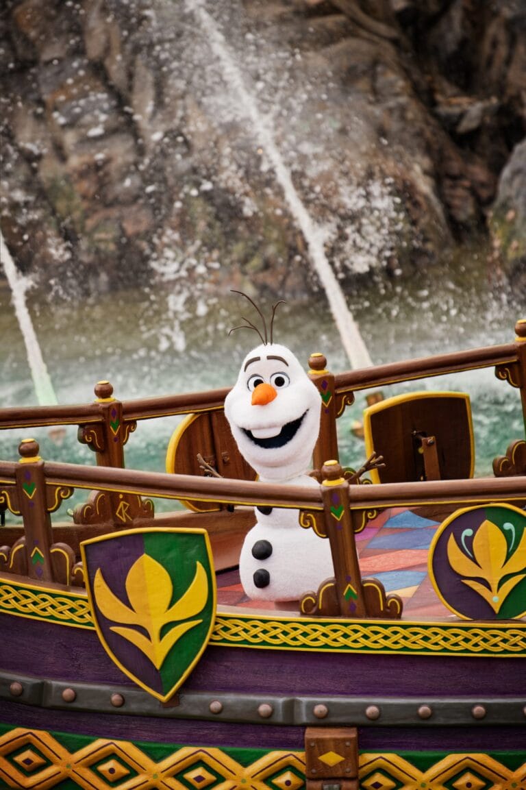 Realistische Olaf-robot uit Disneyland Paris verscheen op grootste AI-conferentie