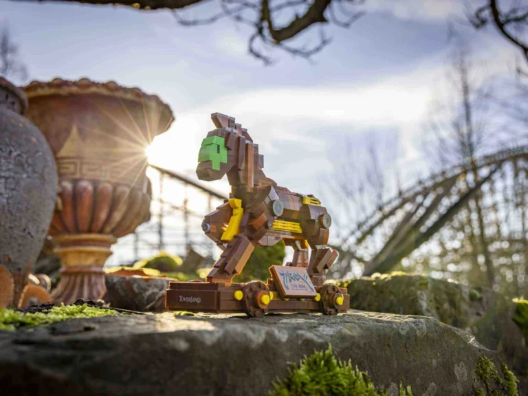 Toverland verkoopt vanaf 28 maart Bricks-bouwsets van Troy