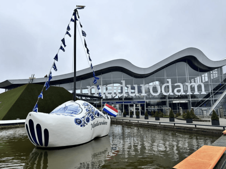 Madurodam start seizoen met vernieuwingen: klomp van 5,5 meter voor de ingang