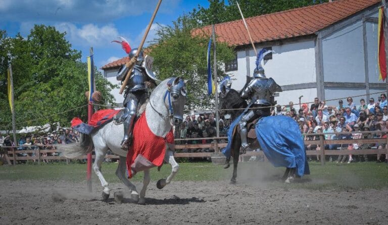 Archeon viert Pinksteren met Vikingen, ridders en middeleeuwse processie