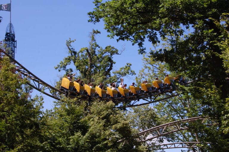 Bellewaerde en ‘Vakantie voor Iedereen’ slaan handen ineen: 80 gezinnen krijgen gratis dagje pretpark