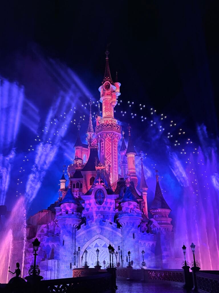Drones tijdelijk terug in avondshow Disneyland Paris door vuurwerkverbod